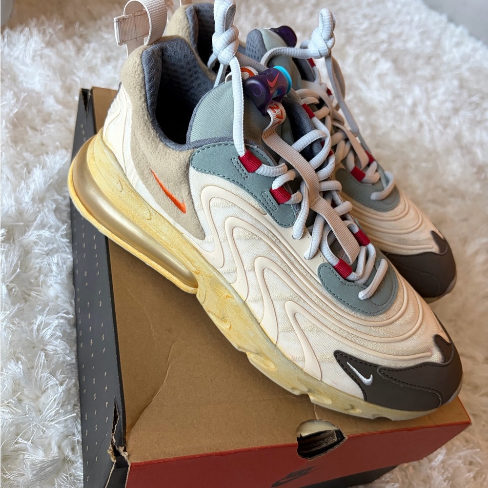 Nike Air Max 270 Cactus Trails in Cream and Brown